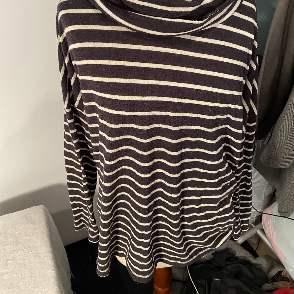 Black and white striped Turtleneck long sleeve